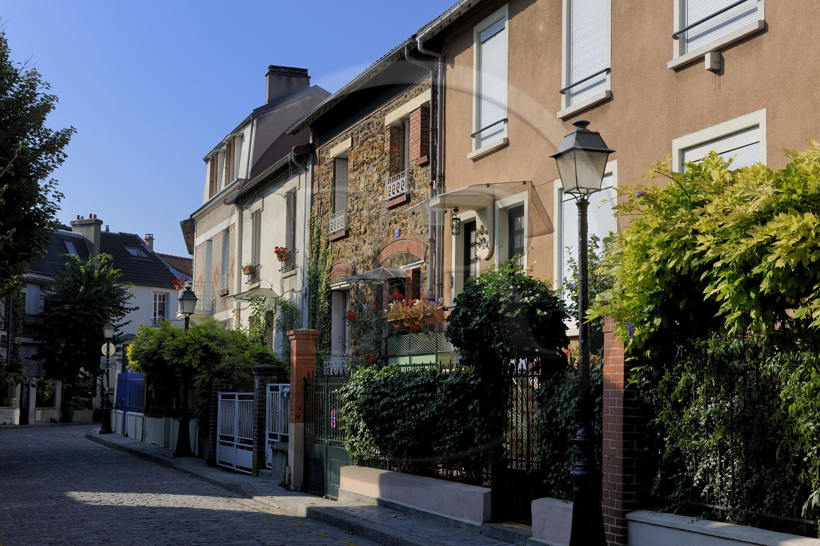 France, Paris (75), 20ème arr, La campagne à Paris maisons avec jardins au coeur de la ville, le quartier du film le Petit Nicolas