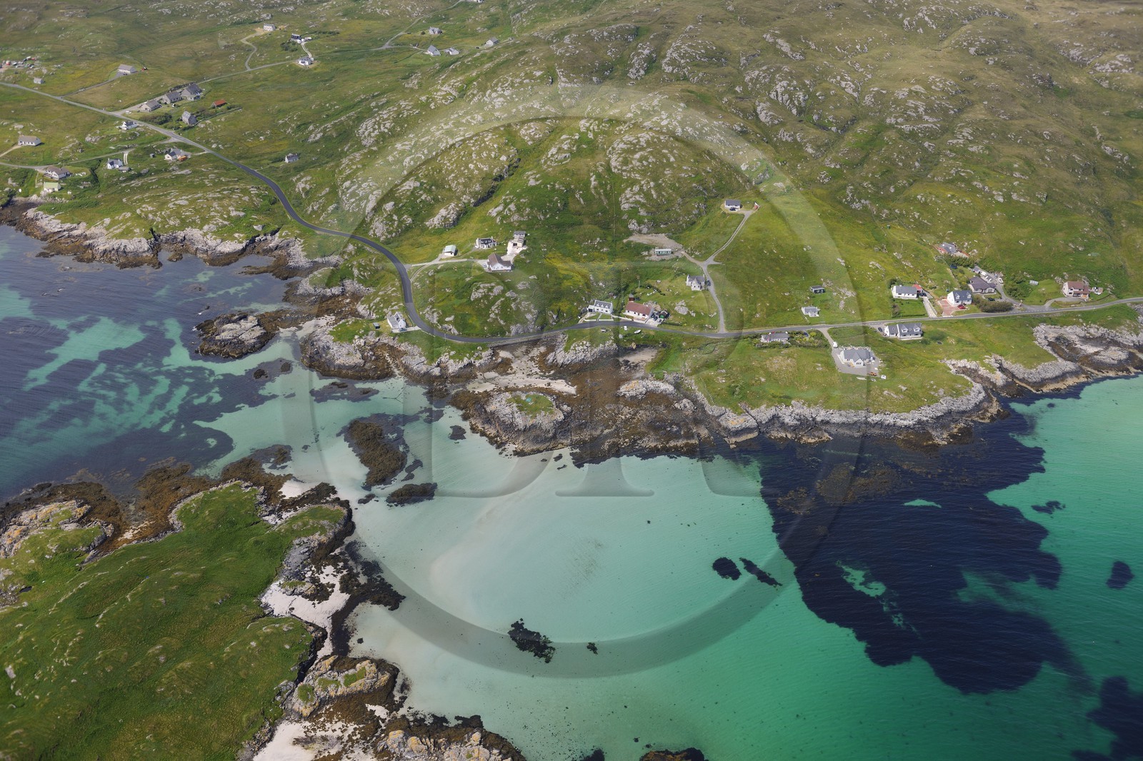Royaume-Uni, Ecosse, Hébrides extérieures, Ile de Barra, la côte Est à Ersary (vue aérienne)