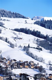 France, Haute-Savoie (74), chalets sur les pentes du Jaillet face à Megève