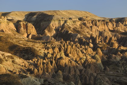 Turquie, Anatolie Centrale, province de Nevsehir, Cappadoce classée Patrimoine Mondial de l'UNESCO, paysage d'érosion et cheminées de fées entre Ürgüp et Avanos à Devrent Deresi