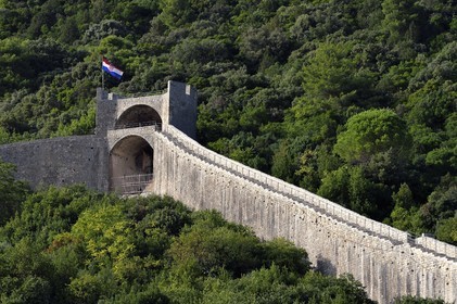 Croatie, Dalmatie, cote dalmate, presqu'ile de Peljesac, les remparts de la vieille-ville de Ston