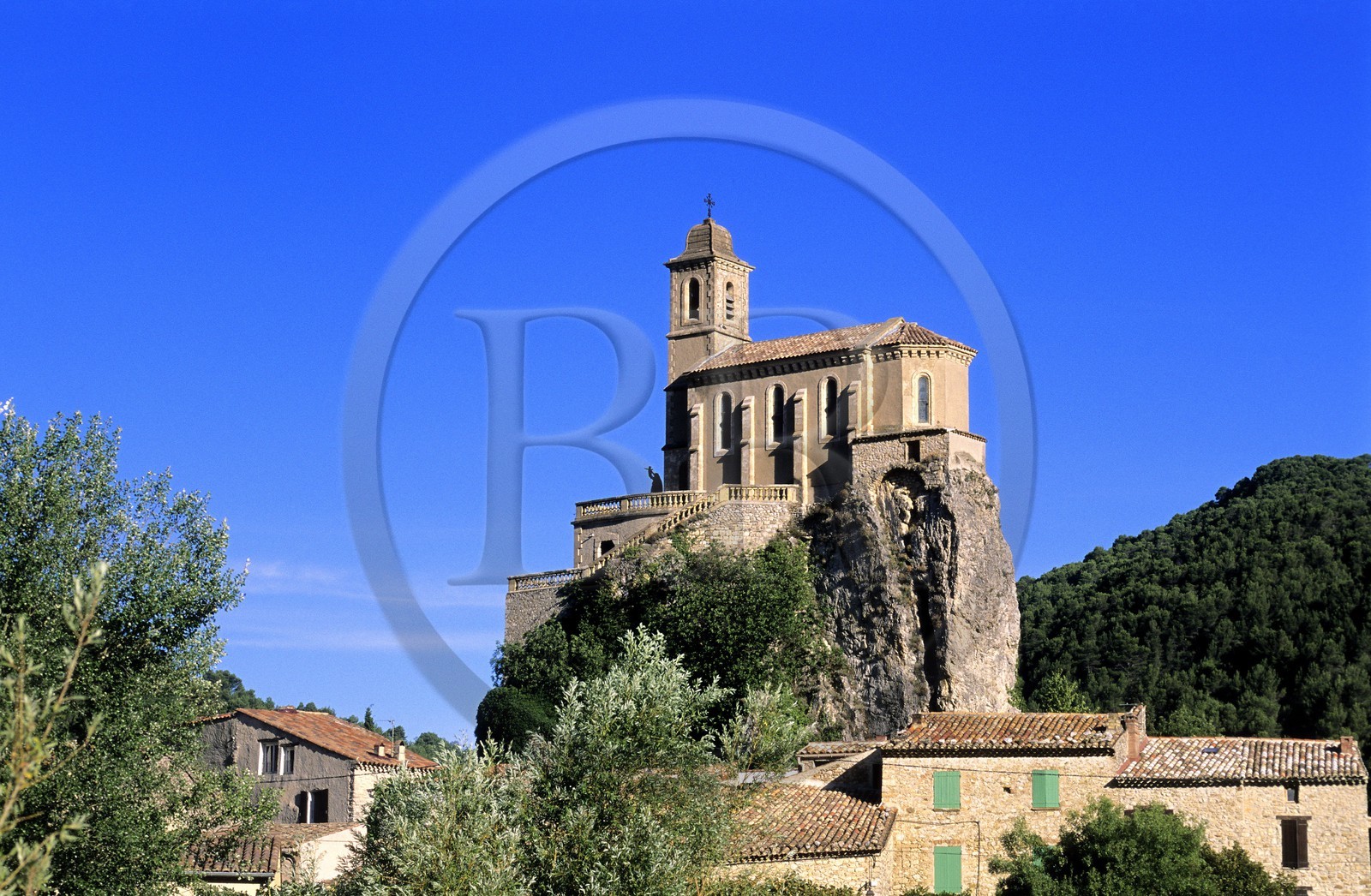 France, Drôme (26), Drôme provençale, Pierrelongue, église perchée dans les Baronnies