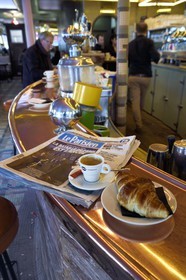 France, Paris (75), la Butte Montmartre, rue Lepic, le Café des Deux Moulins qui servit de décor du film Le Fabuleux destin d'Amélie Poulain