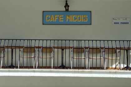 France, Corse-du-Sud (2A), Bonifacio, Ville Haute, Café Nicois dans la rue Fred Scamaroni