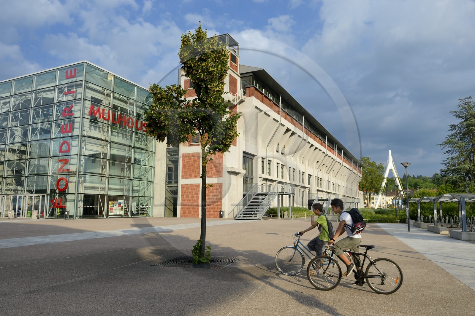 France, Haut-Rhin (68), Mulhouse, La Fonderie, université de Haute Alsace, faculté des Sciences économiques sociales et juridiques, Centre Rhénan d'archives et de recherches économique et Kunsthalle (Centre d'Art Contemporain), ensemble réhabilité par les architectes Mongiello, Plisson et Emergence architecture