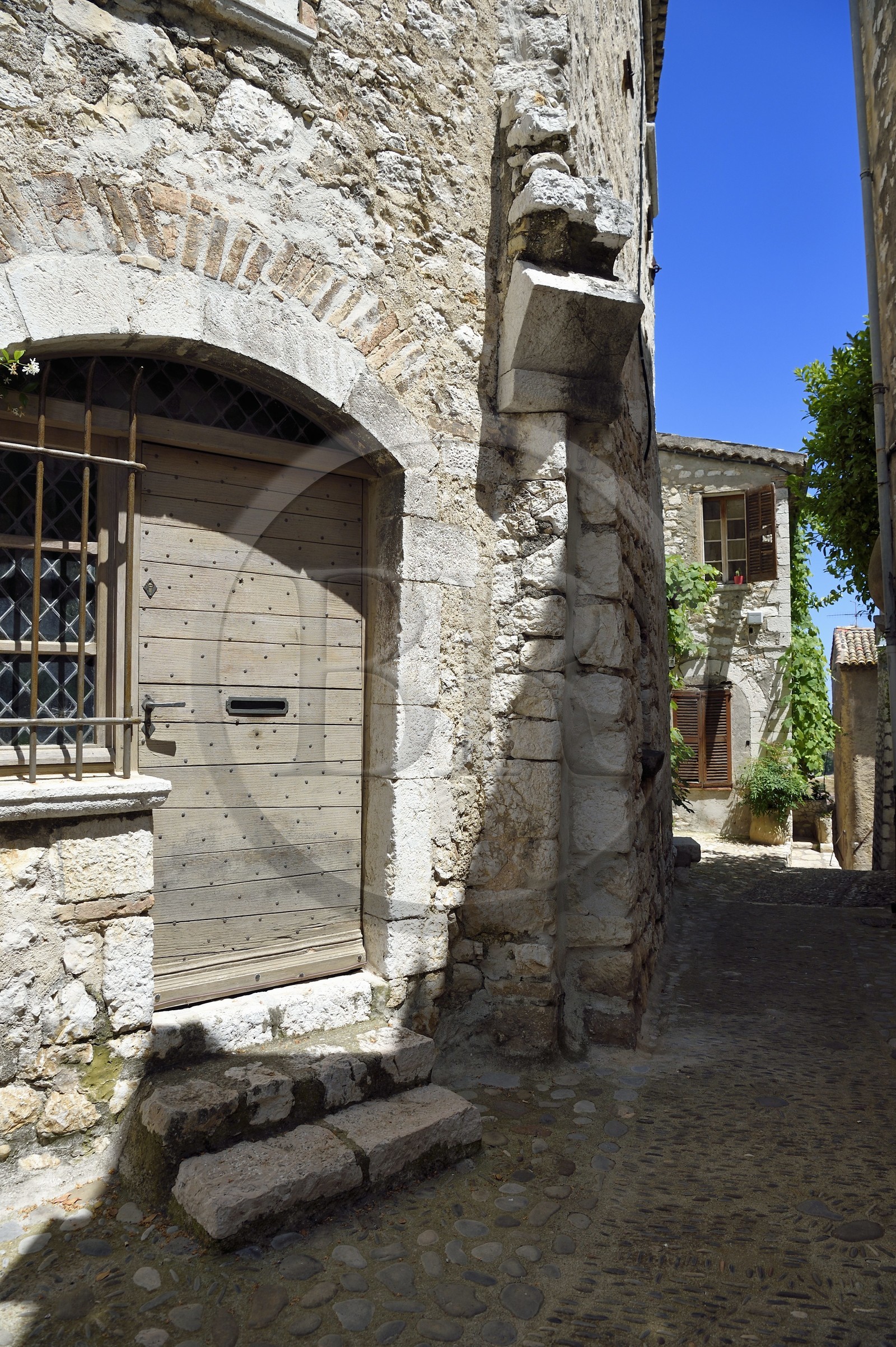 France, Alpes-Maritimes (06), Saint Paul de Vence, dans les ruelles du village