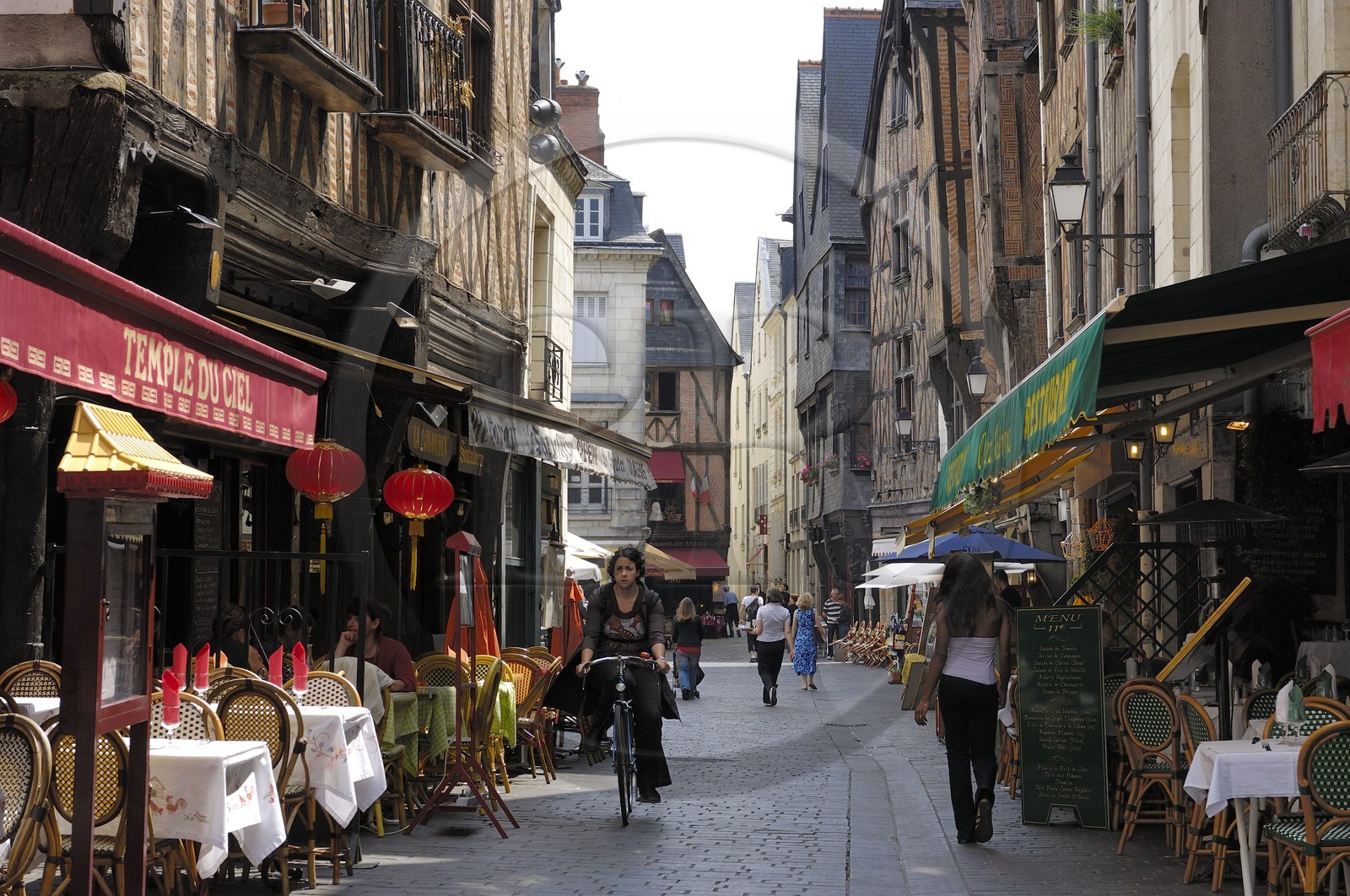 France, Indre et Loire (37), Tours, la rue du Commerce qui mene à la place Plumereau