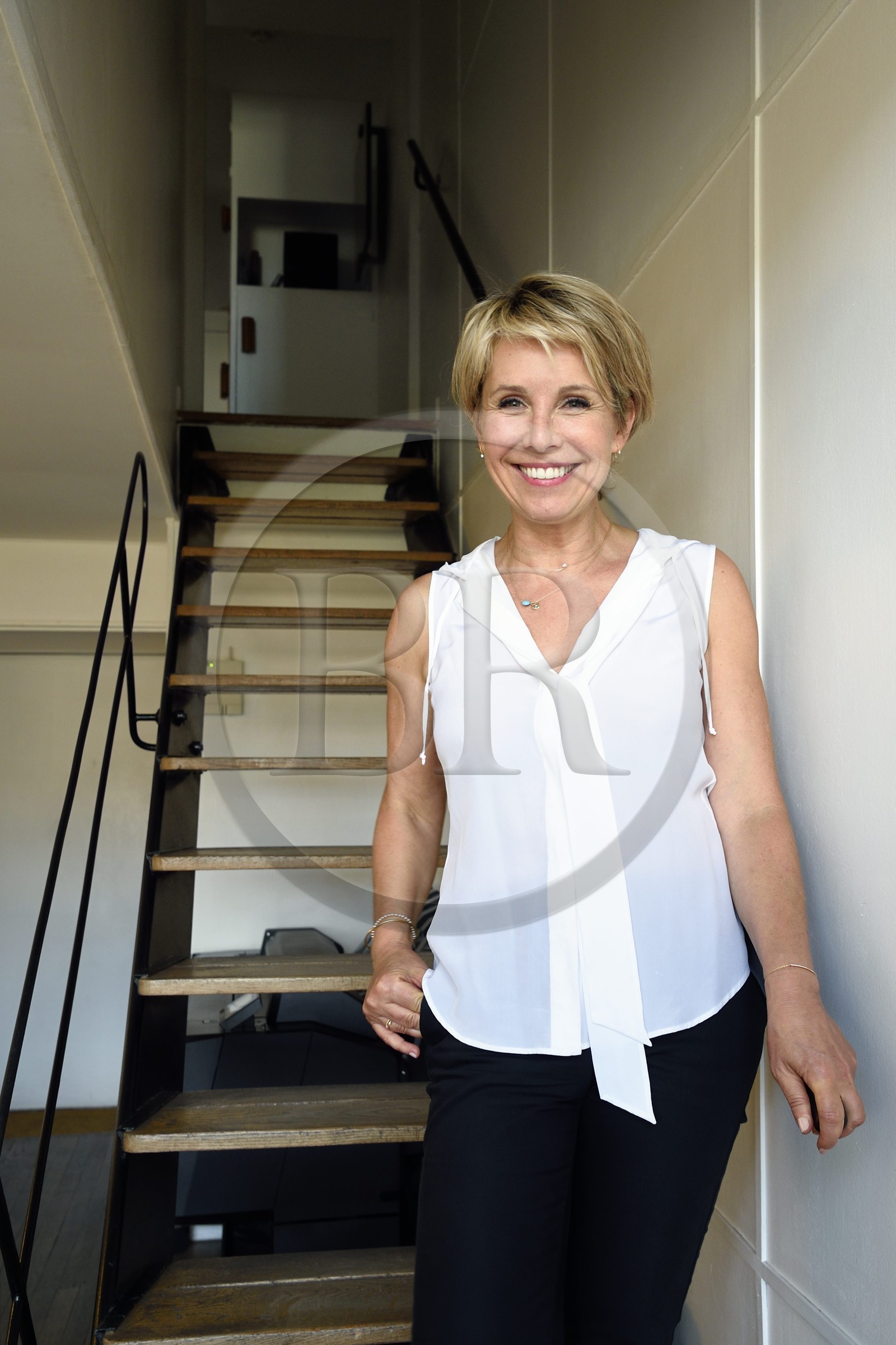 France, Bouches-du-Rhône (13), Marseille, l'architecte Corinne Vezzoni à son bureau dans la Cité Radieuse de Le Corbusier