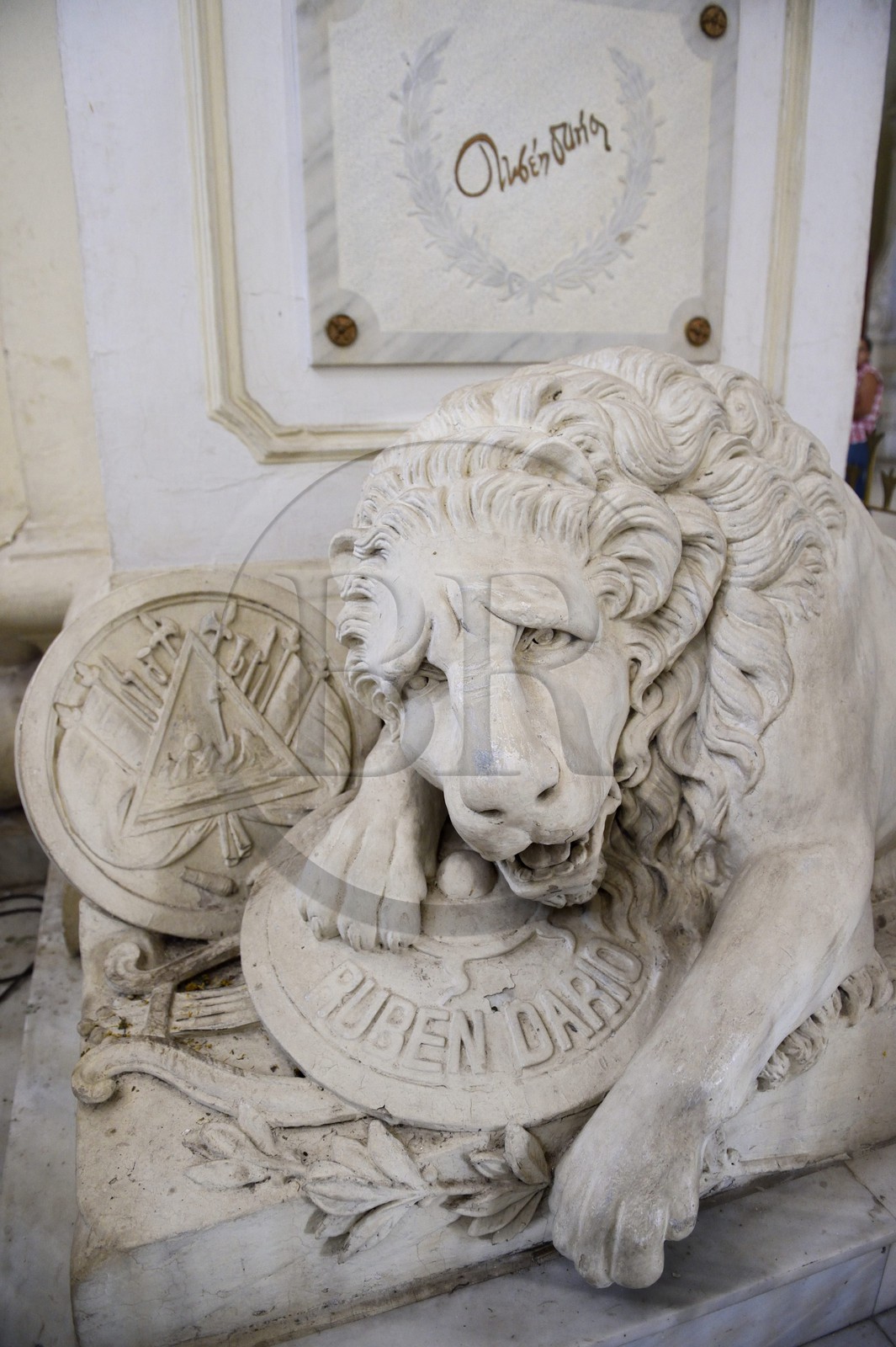 Nicaragua, Leon, la Cathédrale basilique royale de l'Assomption de la Bienheureuse Vierge Marie (Basilica Catedral de la Asuncion) classée Patrimoine Mondial de l'UNESCO, tombeau du poète et politicien Ruben Dario