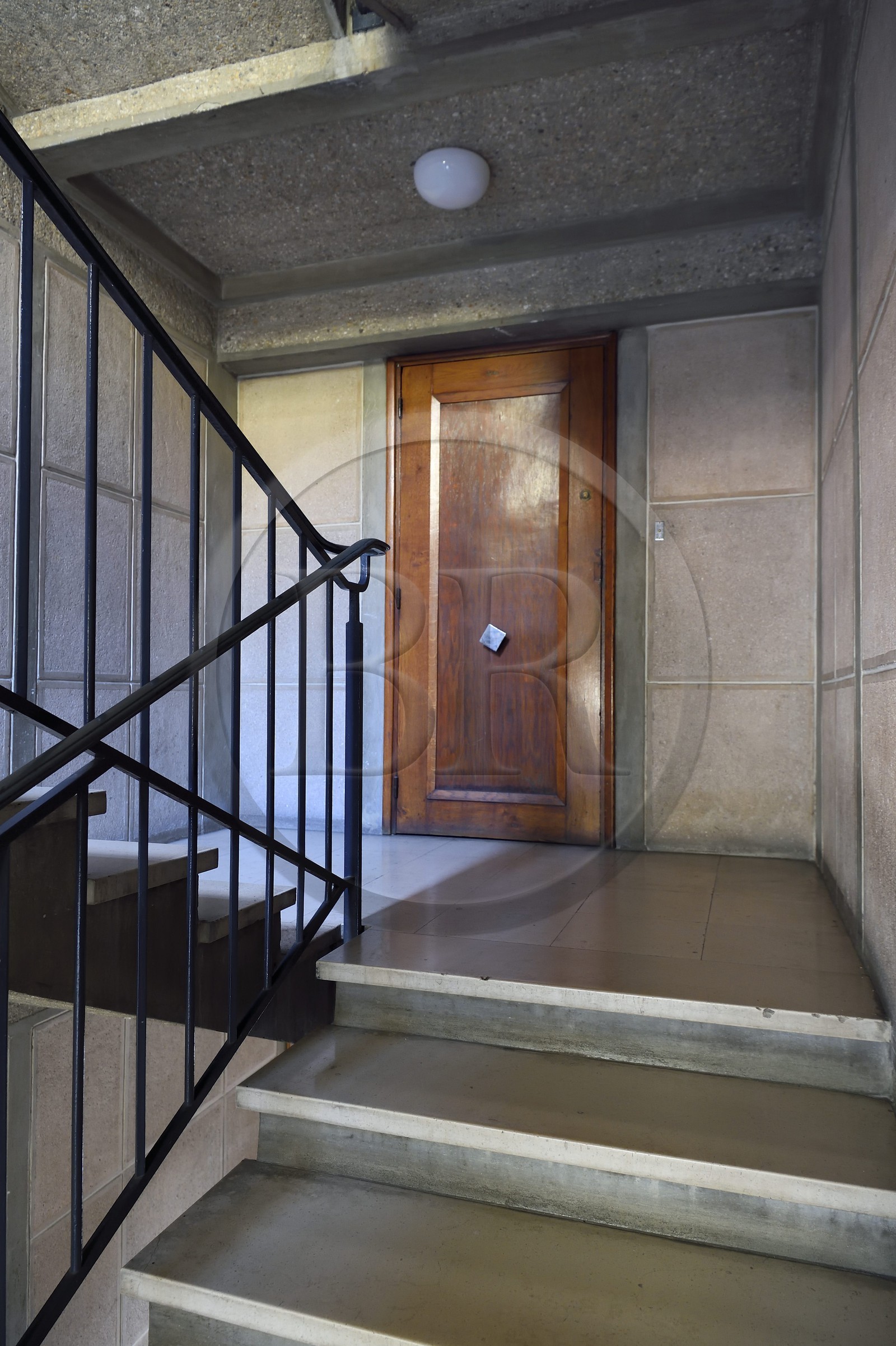 France, Seine-Maritime (76), Le Havre, Centre-ville reconstruit du Havre par Auguste Perret classé Patrimoine Mondial de l'UNESCO, escalier de l'appartement Perret, temoin de la reconstuction