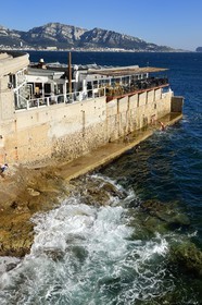 France, Bouches-du-Rhône (13), Marseille, quartier du Roucas Blanc, la Corniche JF Kennedy, sporting club de la Corniche dans l'anse de l'Oriol