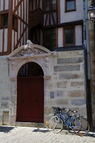 France, Côte d'Or (21), Dijon, maison médiévale à colombages la rose de Vergy rue de la Couette