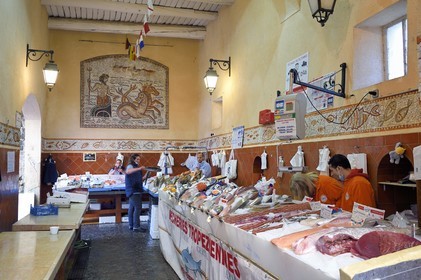 France, Var (83), Saint-Tropez, marché au poissons