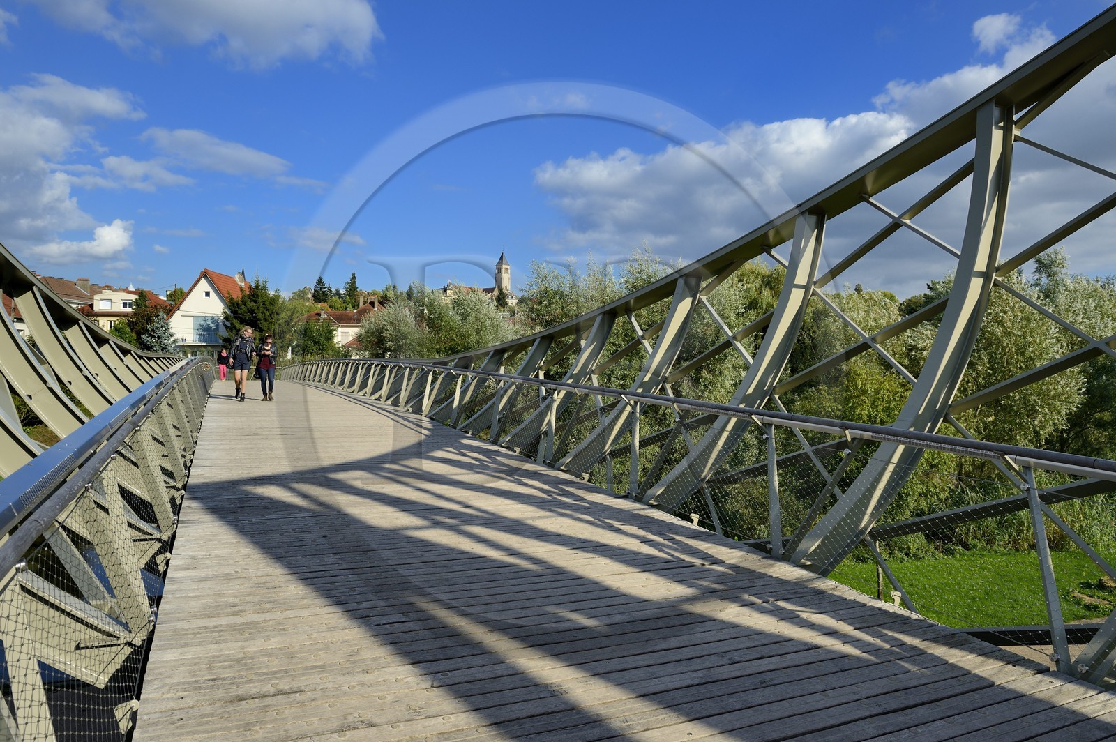 France, Moselle (57), Metz, Parc de la Seille, passerelle de Graoully qui relie le parc au quartier de Queuleu
