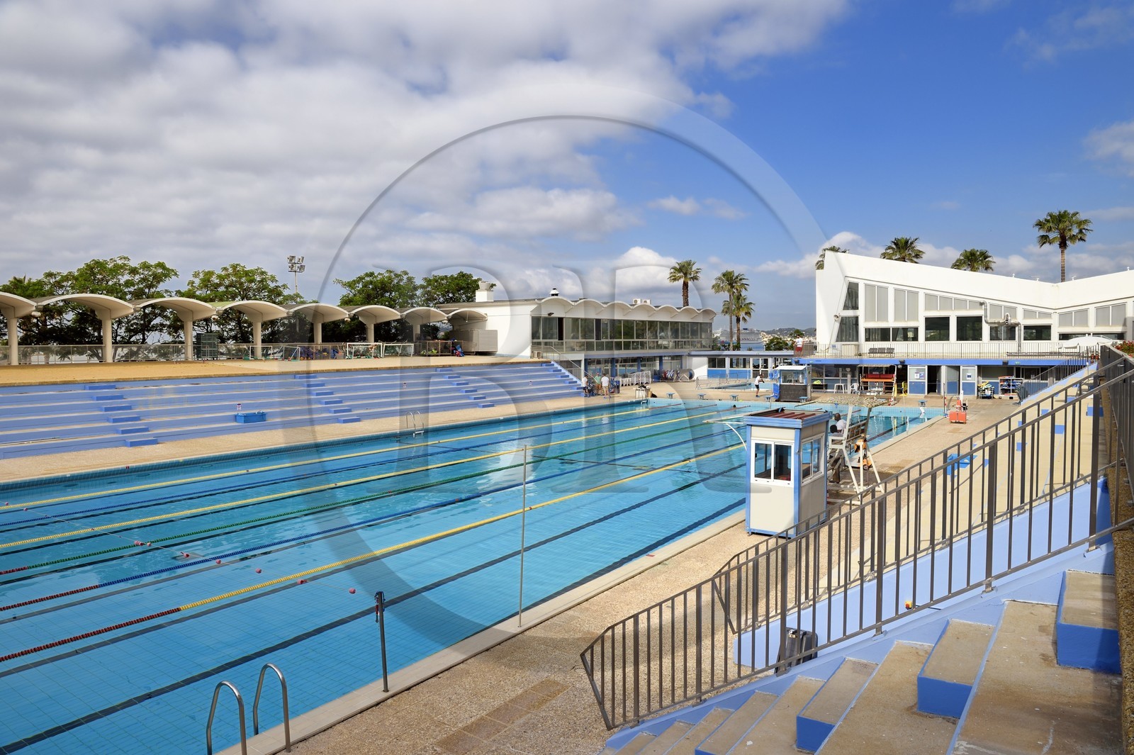 France, Var (83), Toulon, la piscine du Port Marchand (1970-1972) de l'architecte Alfred Ludovic Henry