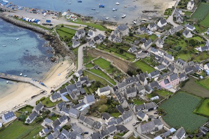 France, Finistère (29), Ile de Batz, Porz Kernok (vue aérienne)
