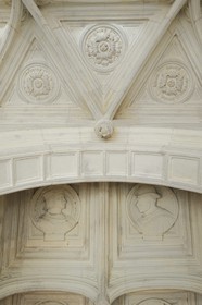 France, Indre-et-Loire (37), Vallée de la Loire classée Patrimoine Mondial de l' UNESCO, château d' Azay-le-Rideau, détail du plafond de l'escalier d'honneur