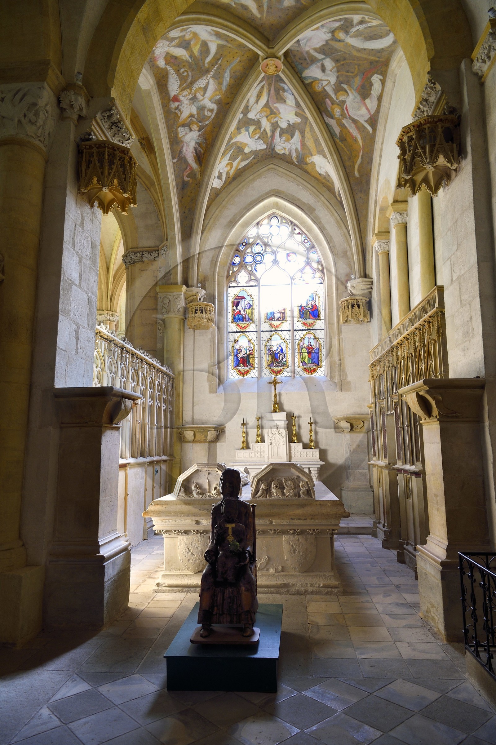 France, Allier (03), ancienne province du Bourbonnais, Souvigny, l'église prieurale clunisienne Saint-Pierre-et-Saint-Paul, nécropole ducale des Ducs de Bourbon, gisants de Louis II de Bourbon et Anne d'Auvergne dans la Chapelle vieille (XVe siècle)
