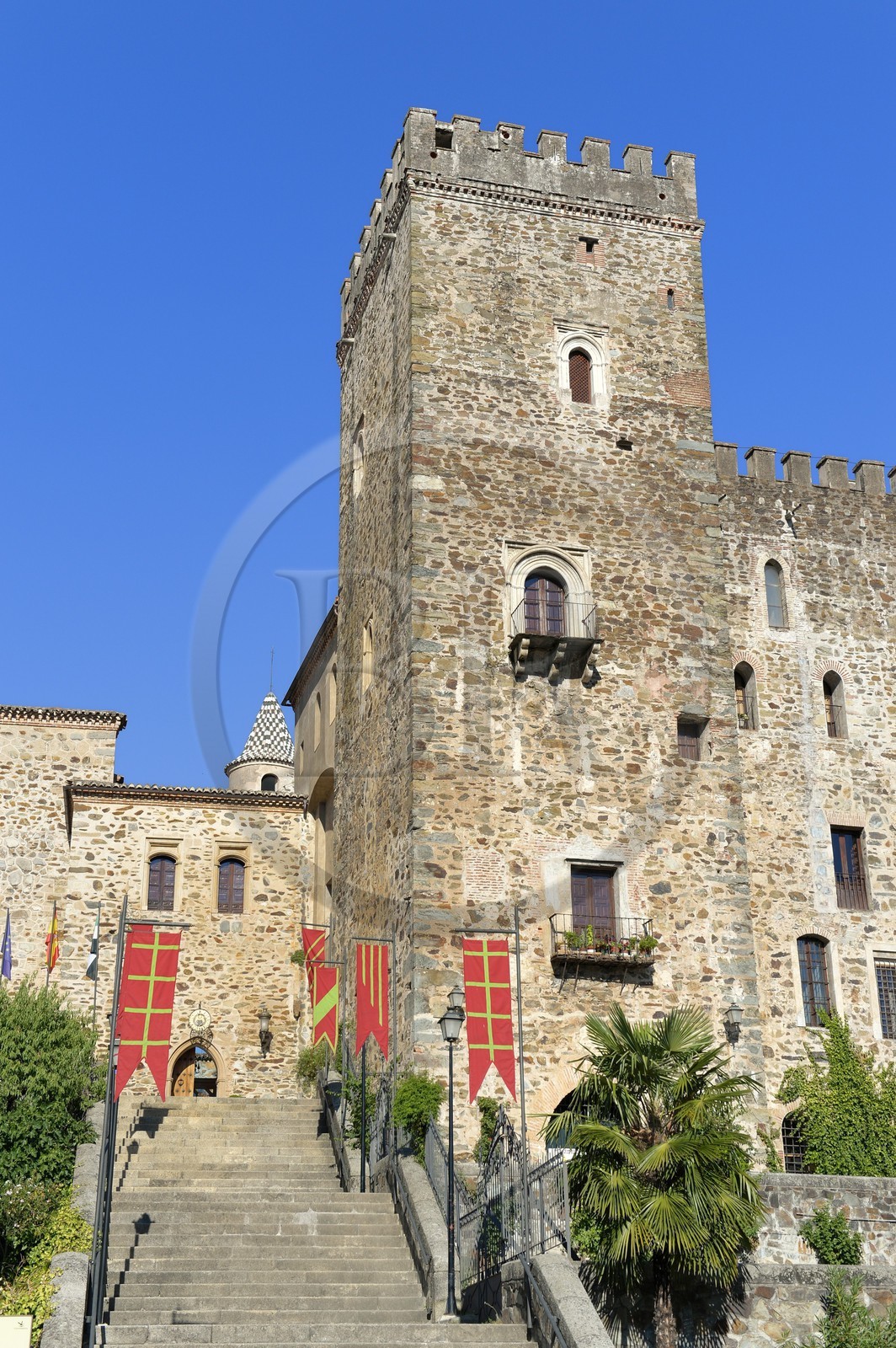 Espagne, Estremadure, Guadalupe, monastère royal de Santa Maria de Guadalupe classé Patrimoine mondial de l'UNESCO, sanctuaire formé de huit tours construit à l'endroit où la vierge apparut à un berger