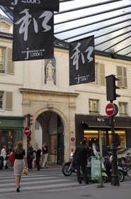 France, Paris (75), entrée de La Société des missions Etrangères rue du Bac derrière le Bon Marché