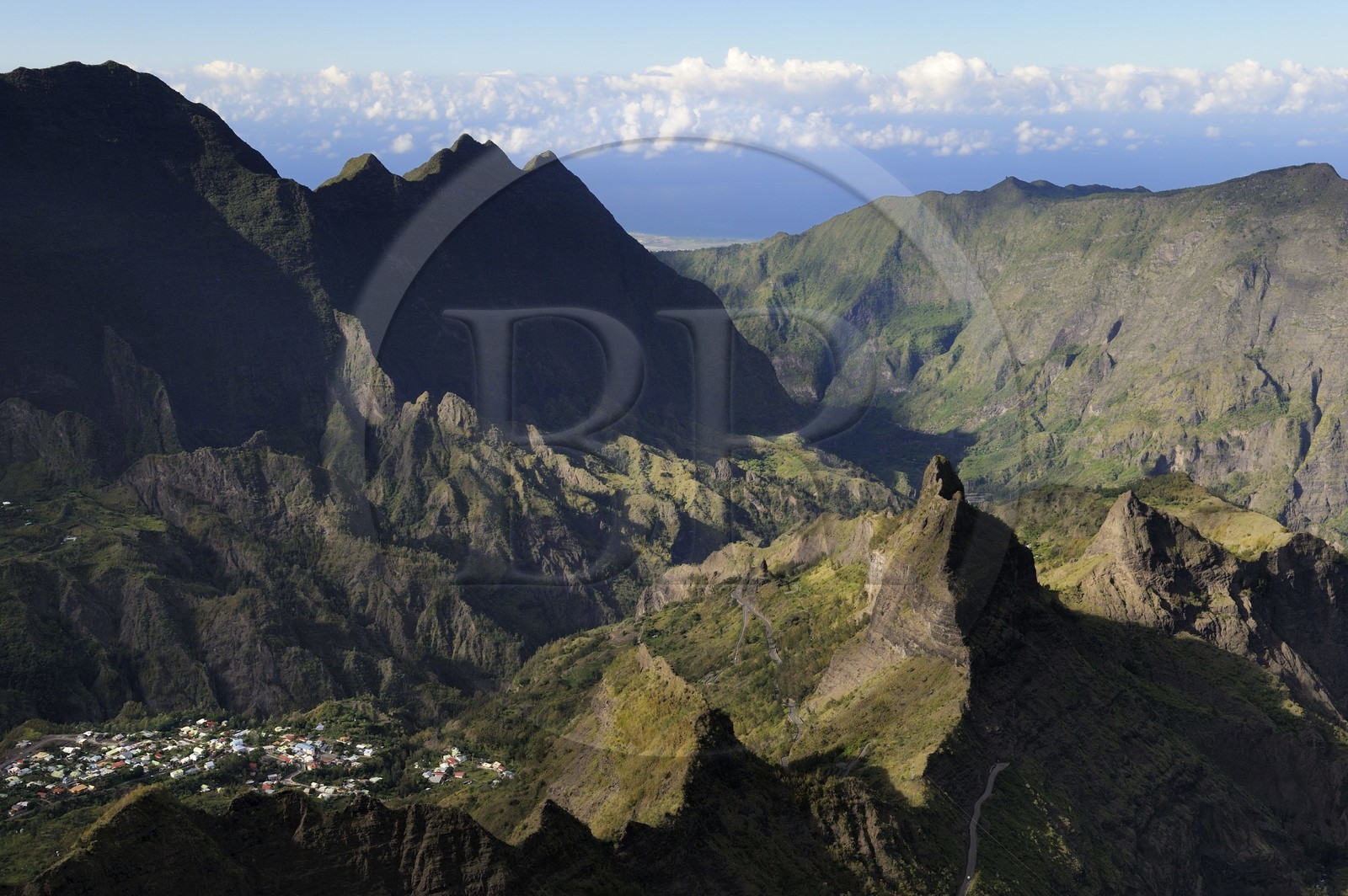 France, Ile de la Reunion, le cirque de Cilaos, classé Patrimoine Mondial de l'UNESCO, village de Palmiste rouge (vue aérienne)