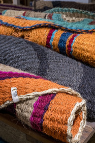 France, Drôme (26), Drôme provençale, Nyons, La Scourtinerie, dernière manufacture de scourtins de Provence, filtres traditionnels utilisés dans la fabrication de l'huile d'olive mais conçus aussi aujourd'hui comme objets de décoration en fibre de coco