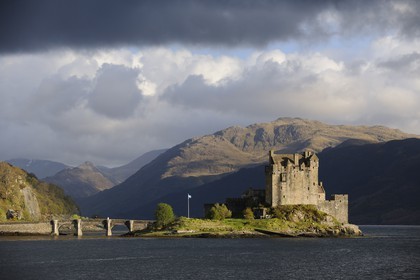 Royaume-Uni, Ecosse, région des Highlands, comté de Ross & Cromarty, Eilean Donan Castle, château à l'entrée du Loch Duich