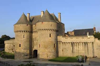 France, Loire-Atlantique (44), la cité médiévale de Guérande, la Porte Saint Michel et musée du Pays de Guérande