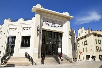 France, Var (83), Toulon, les anciennes halles municipales dans le style Art-déco transformées en halles gourmandes
