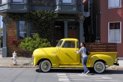 Etats-Unis, Californie, San Francisco, vieille camionette Chevrolet restorée dans le quartier de Noe Valley