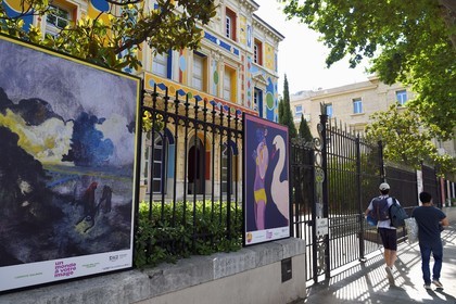 France, Var (83), Toulon, Centre d'Art de l'Hotel des Arts, décors peints sur facade par l'artiste Alexandre Benjamin Navet