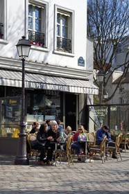 France, Paris (75), Montmartre, terrasse de Café place des Abbesses