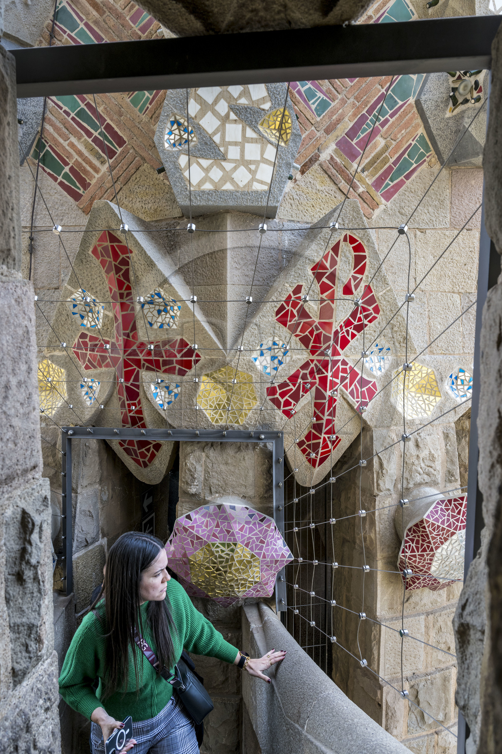 Espagne, Catalogne, Barcelone, quartier de l'Eixample, basilique de la Sagrada Familia de l'architecte du modernisme catalan Antoni Gaudi classée Patrimoine Mondial de l'UNESCO, sur une des tours de la facade de la Passion à l'ouest