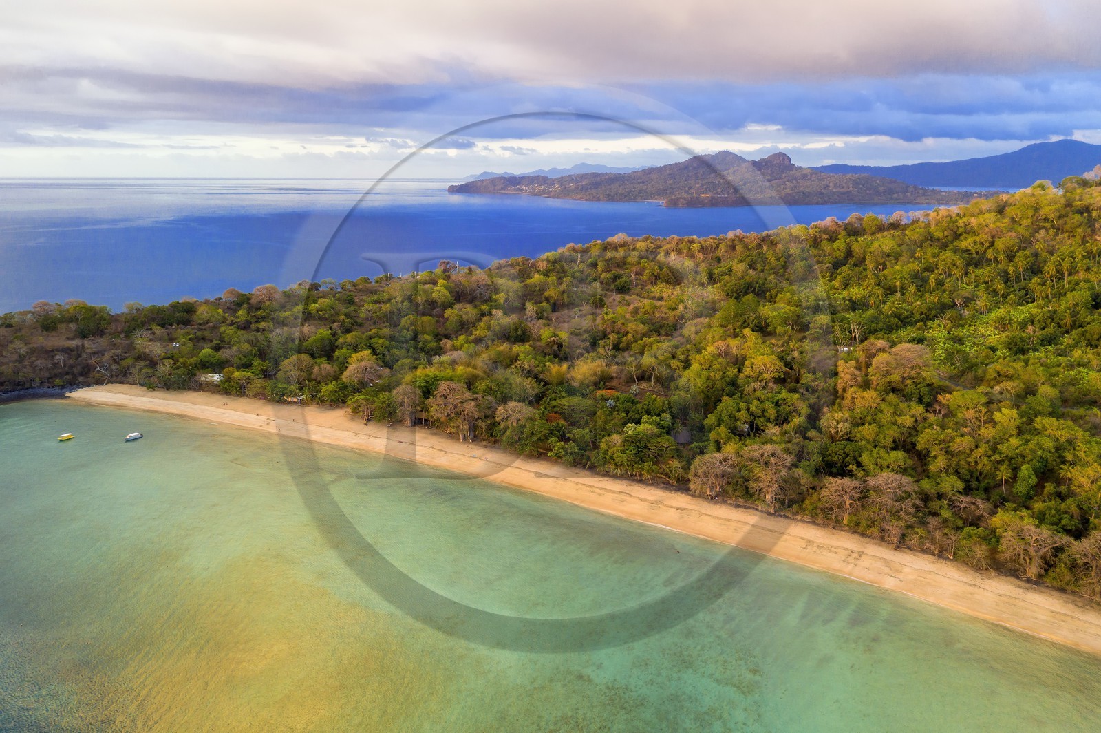 France, Ile de Mayotte, Grande-Terre, Kani-Keli, le Jardin Maoré et la plage de N’Gouja et la baie de Mzouazia en arrière plan (vue aérienne)