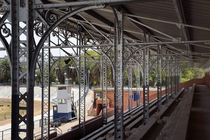 Maroc, Casablanca, le vélodrome et cynodrome de la ville avec une structure Eiffel