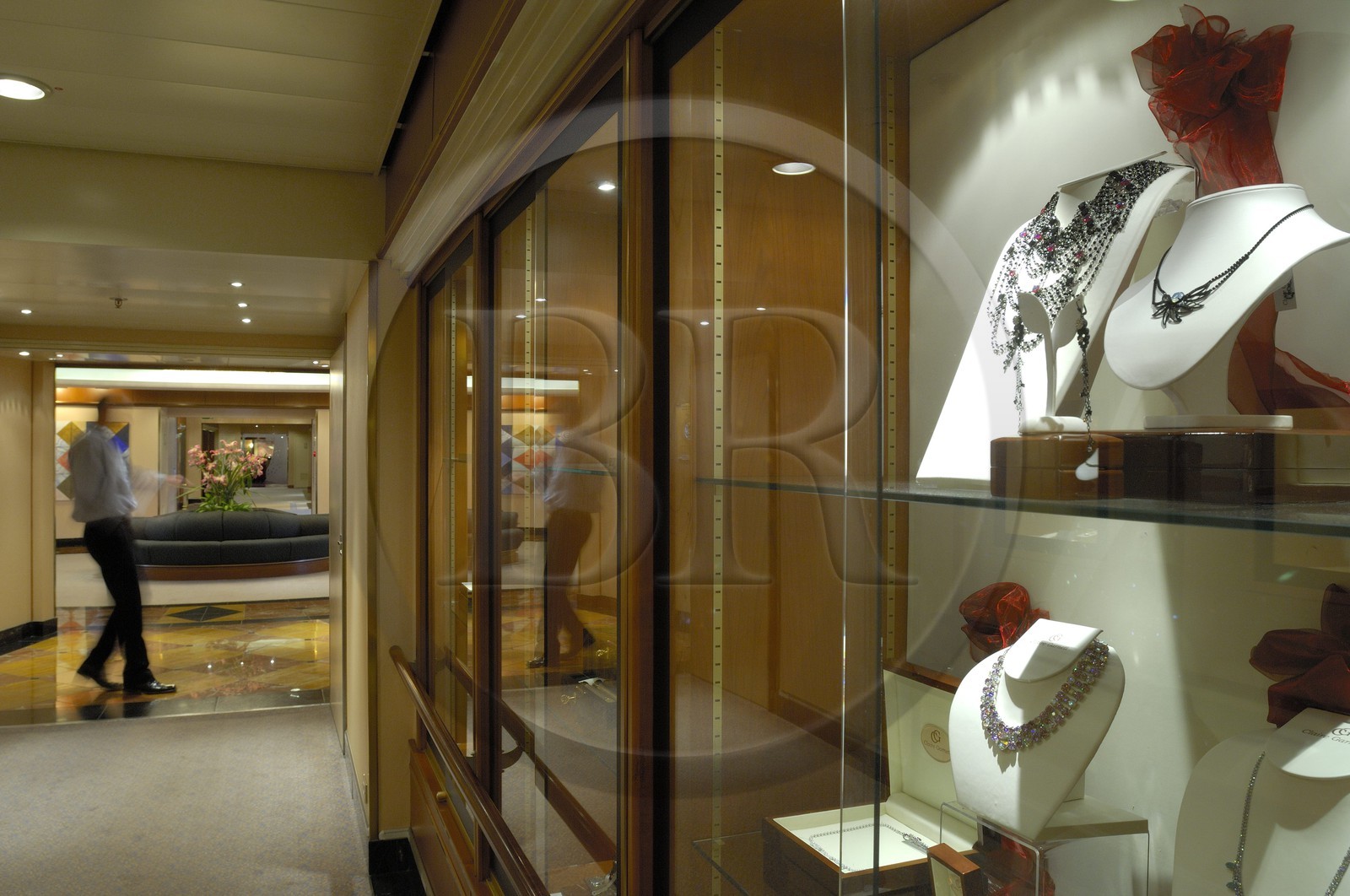 Italie, croisière à bord du Silvershadow de la compagnie Silversea, boutique de luxe