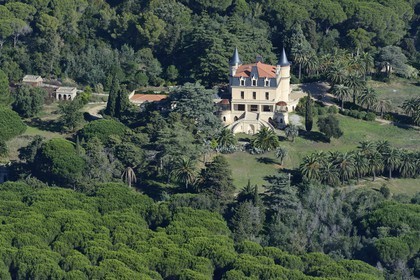 France, Var (83), Saint-Tropez, manoir dans une belle propriété (vue aérienne)