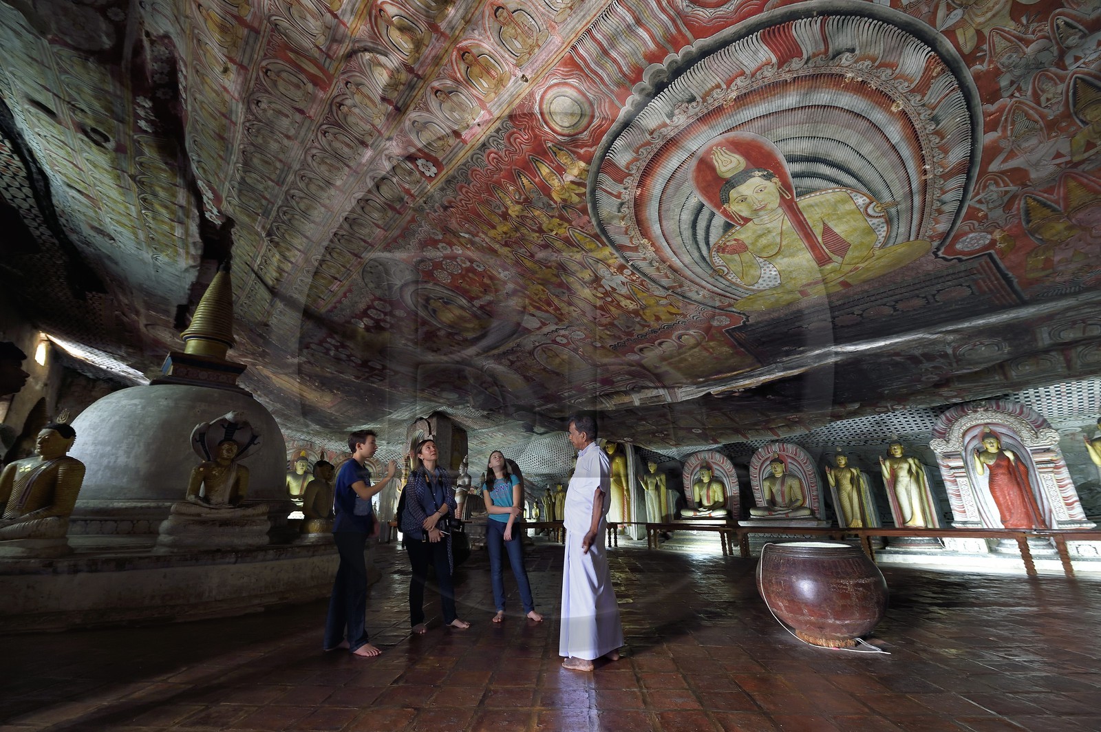 Sri Lanka, province du centre, district de Matale, Dambulla, Temple d'Or, Temple du Rocher Royal aussi appelé Ran Giri (Rocher doré) classé patrimoine mondial de l'UNESCO, la grotte n°2 Maharaja Viharaya est la plus vaste