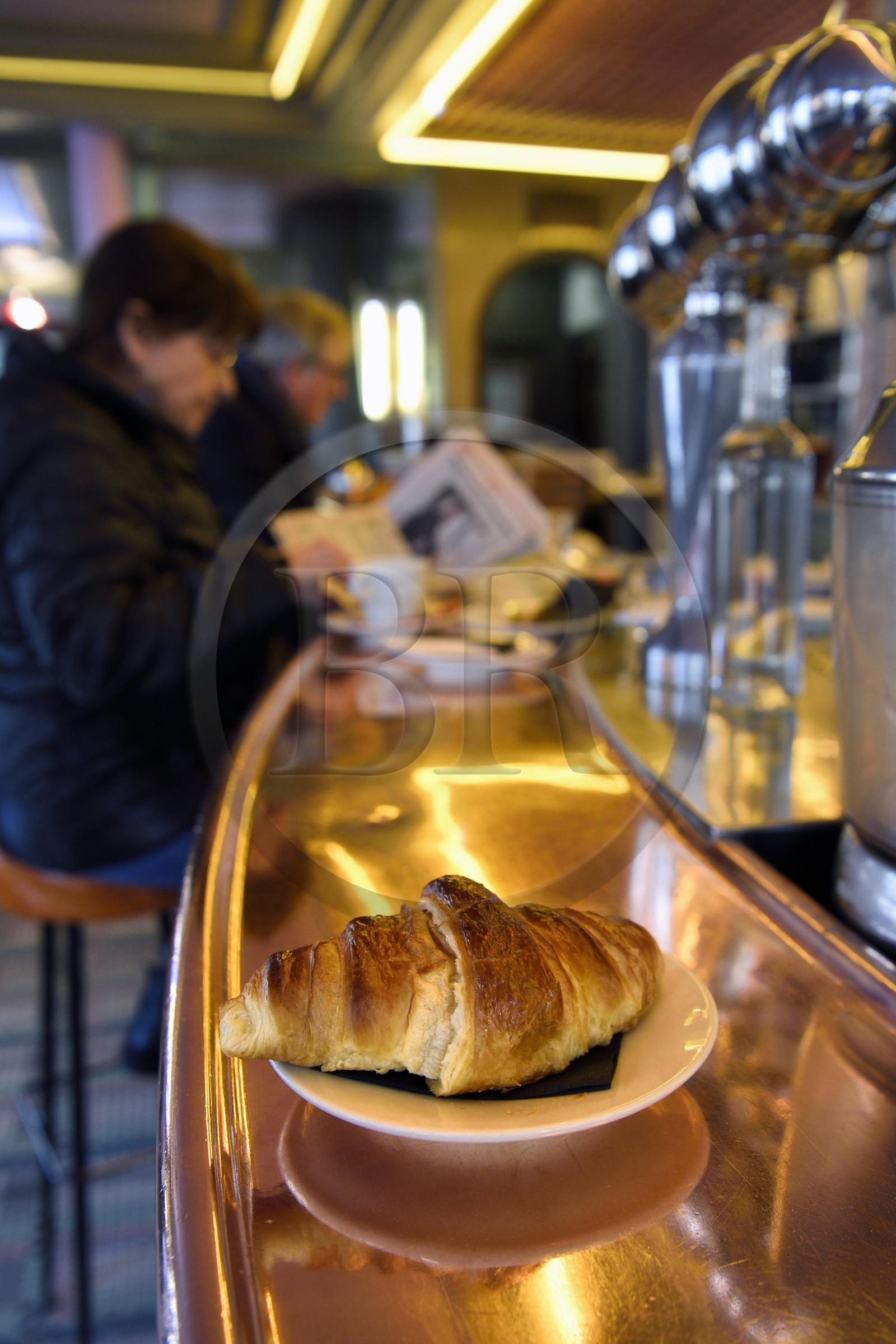 France, Paris (75), la Butte Montmartre, rue Lepic, le Café des Deux Moulins qui servit de décor du film Le Fabuleux destin d'Amélie Poulain