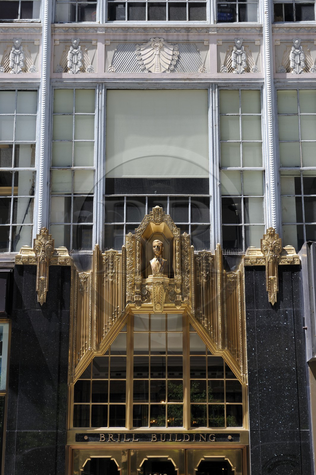 Etats-Unis, New York, Manhattan, Midtown, Times Square, entrée d'immeuble sur Broadway