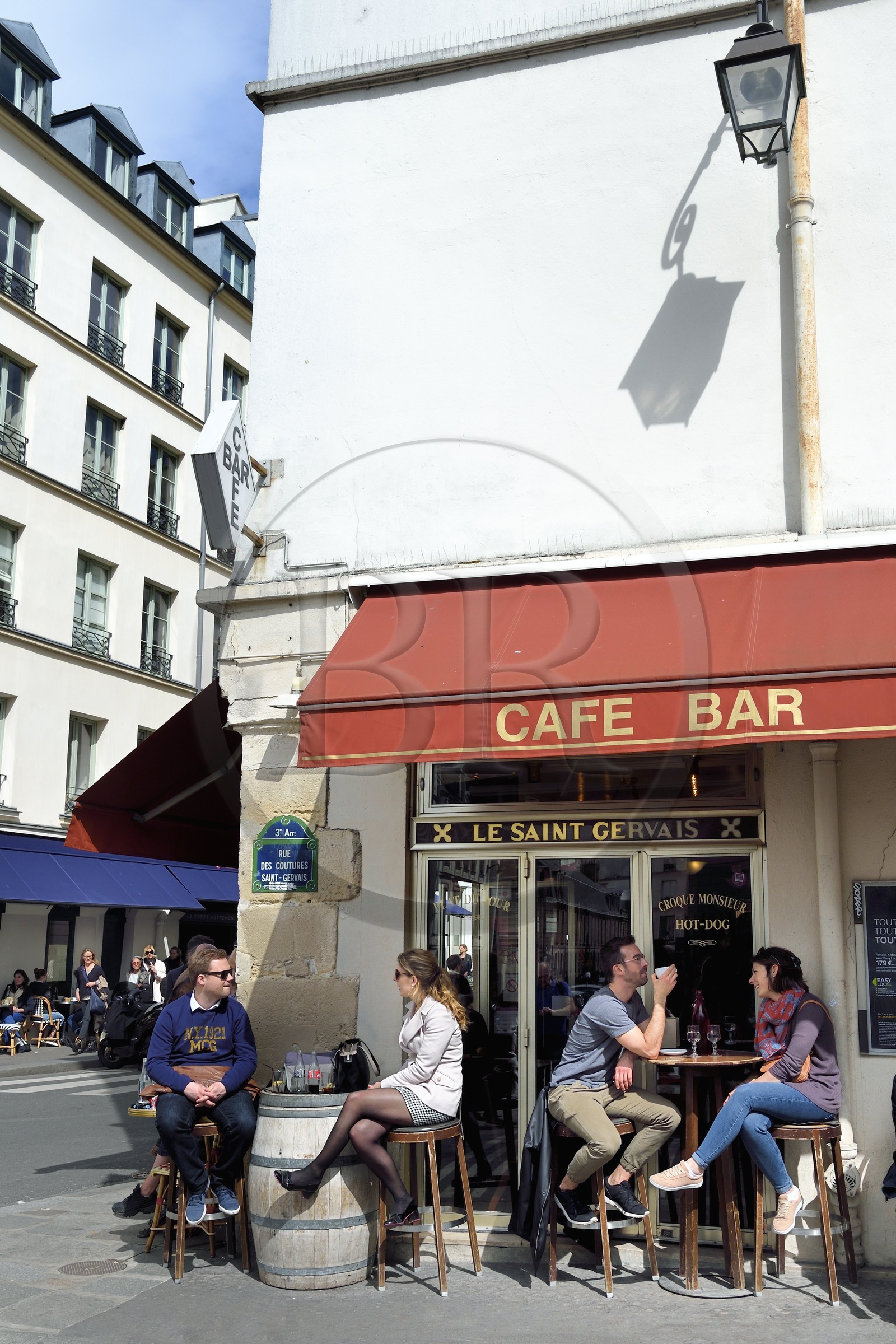 France, Paris (75), terrasse du Café bar restaurant le Saint-Gervais rue vieille du temple