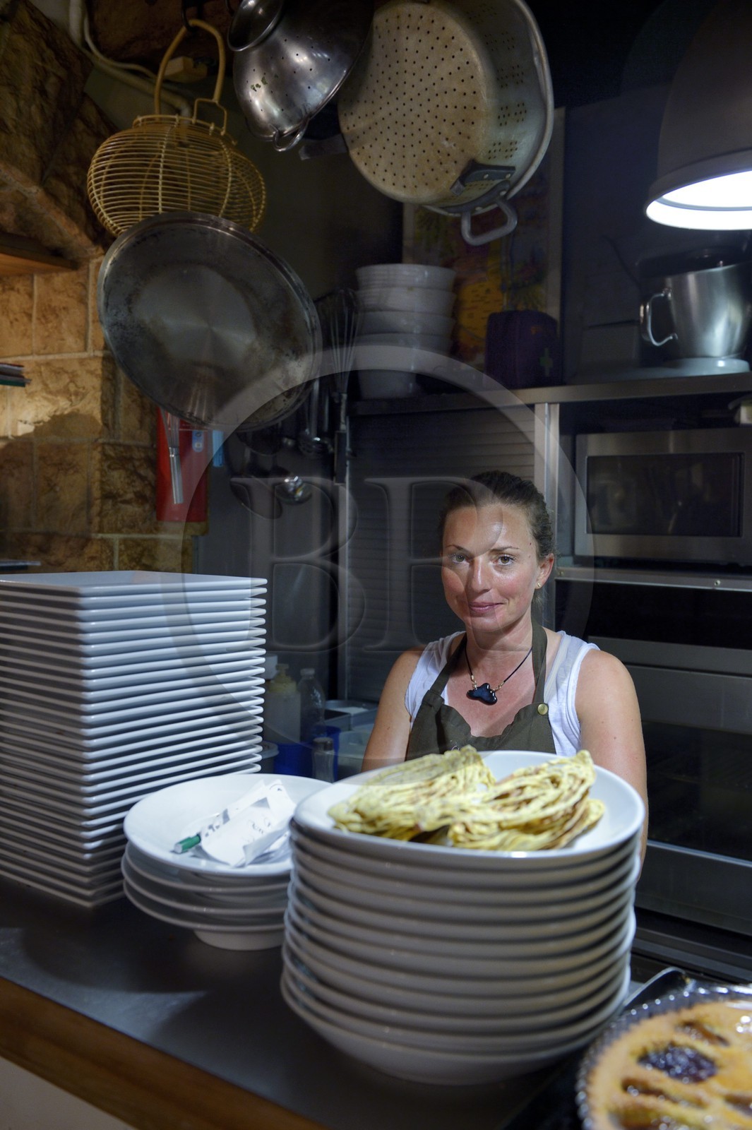 France, Rhône (69), Lyon, quartier de la Croix-Rousse, restaurant le Bouchon des filles, une des 2 chef Isabelle Comero