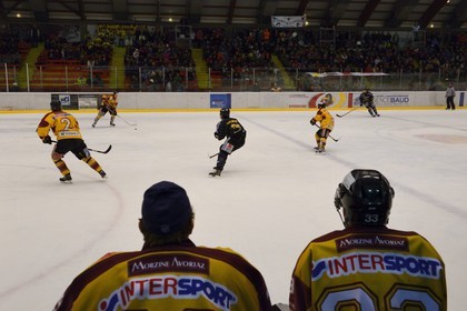 France, Haute-Savoie (74), Morzine, match de hockey sur glace du Hockey Club Morzine-Avoriaz appelé les Pingouins