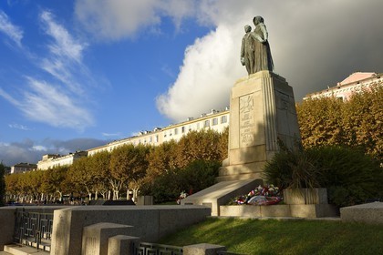 France, Haute-Corse (2B), Bastia, place Saint-Nicolas, monument aux morts
