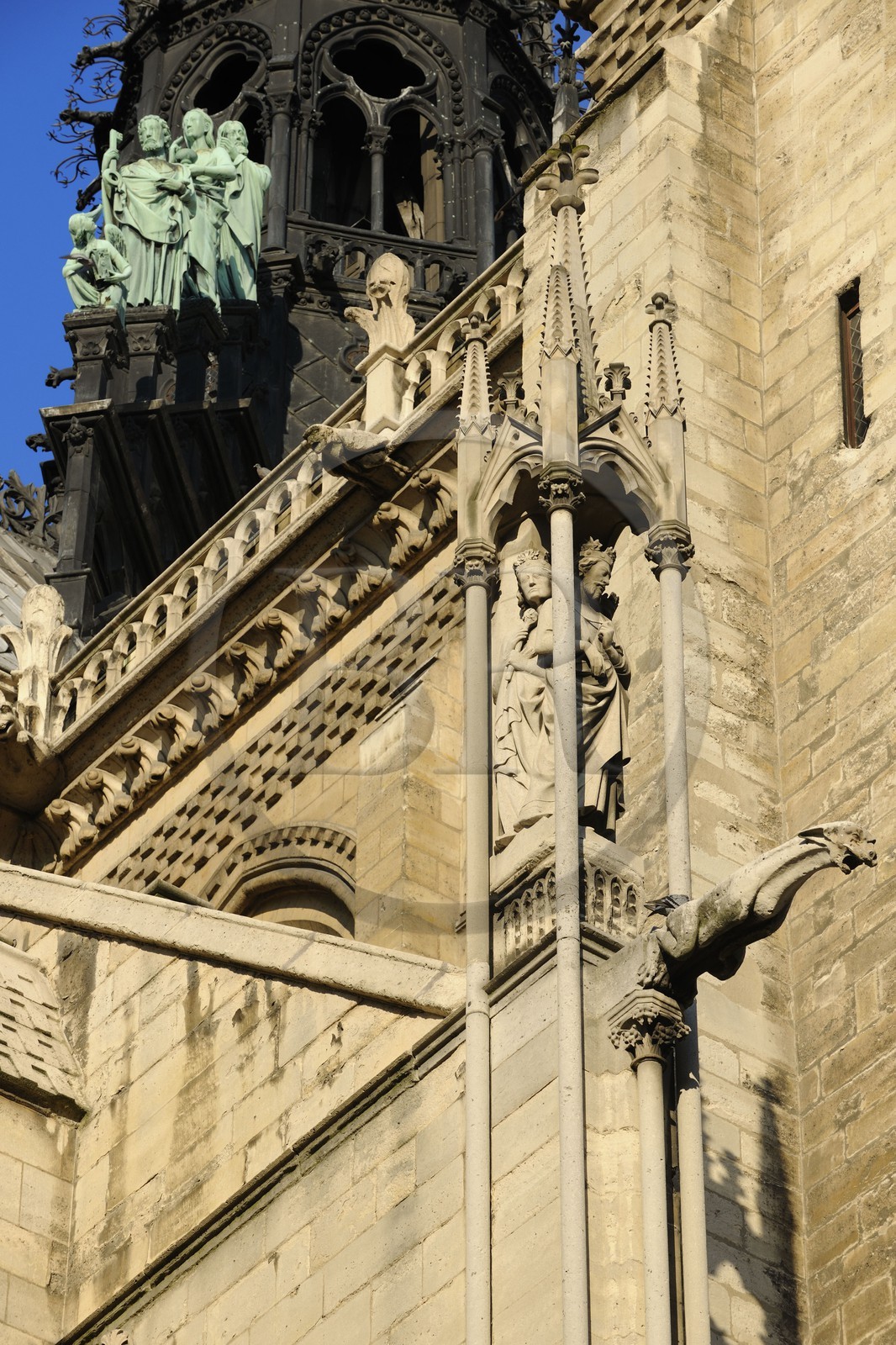 France, Paris (75), Ile de la Cité, cathédrale Notre-Dame de Paris, gargouilles de la façade nord et Statues des Apôtres et l’Ange, symbole de Saint Matthieu l’évangéliste