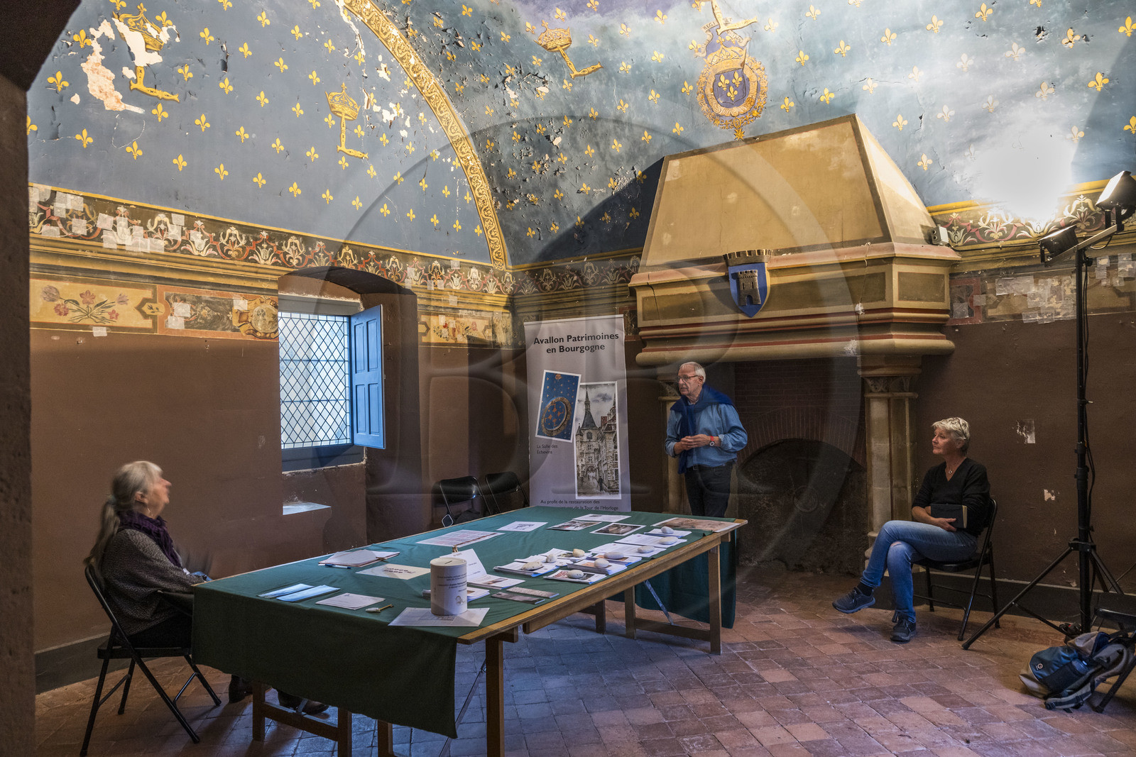 France, Yonne (89), parc naturel régional du Morvan, Avallon, la tour de l'Horloge