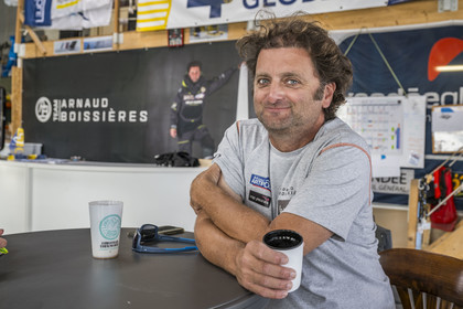 France, Vendée (85), Les-Sables-d'Olonne, Port Olona, ponton des voiliers du Vendée Globe, le skipper Arnaud Boissière du voilier monocoque de 60 pieds IMOCA La Mie Caline