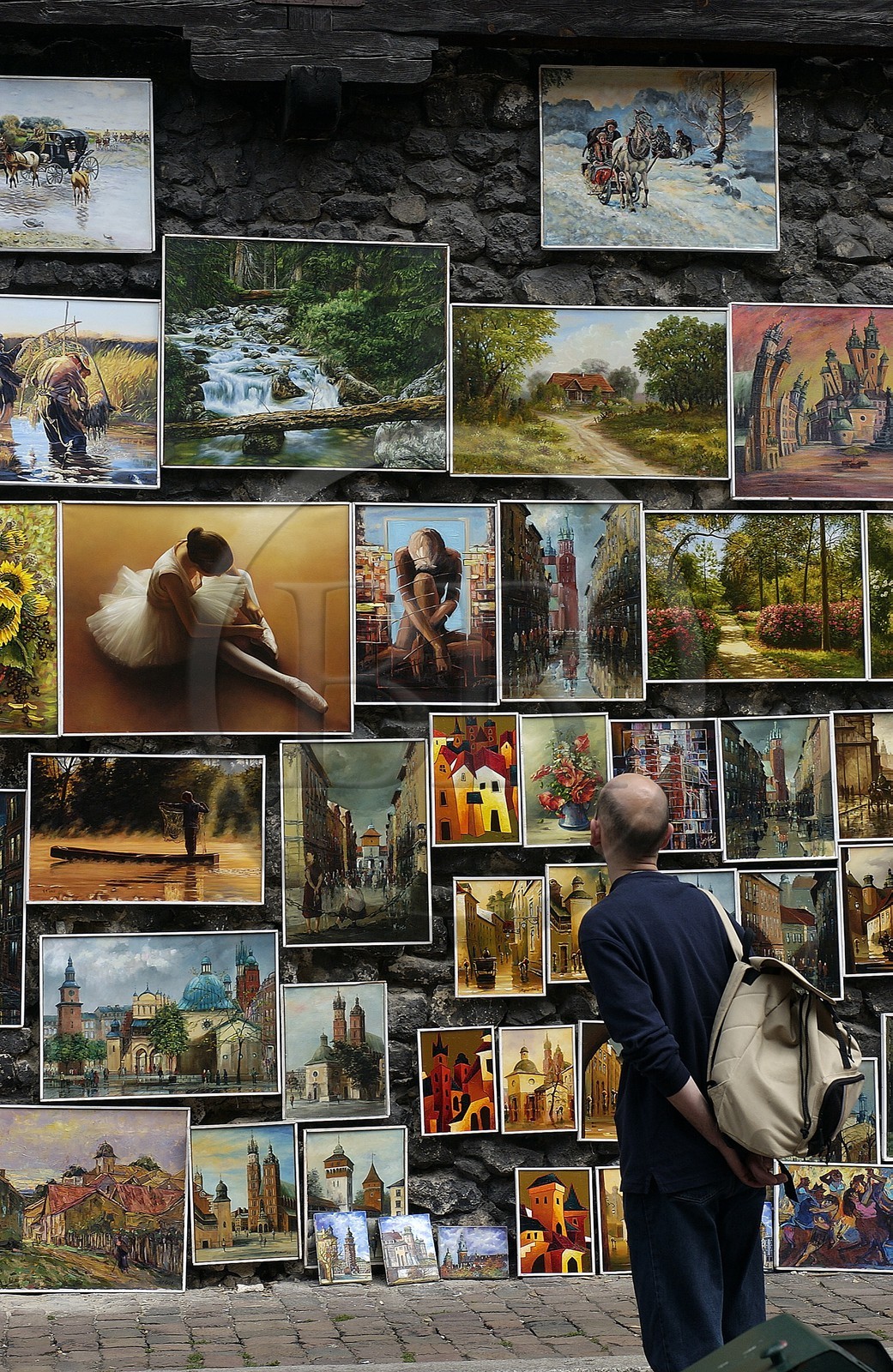 Pologne, Cracovie, vieille ville (Stare Miasto), tableaux de peintres amateurs accroch