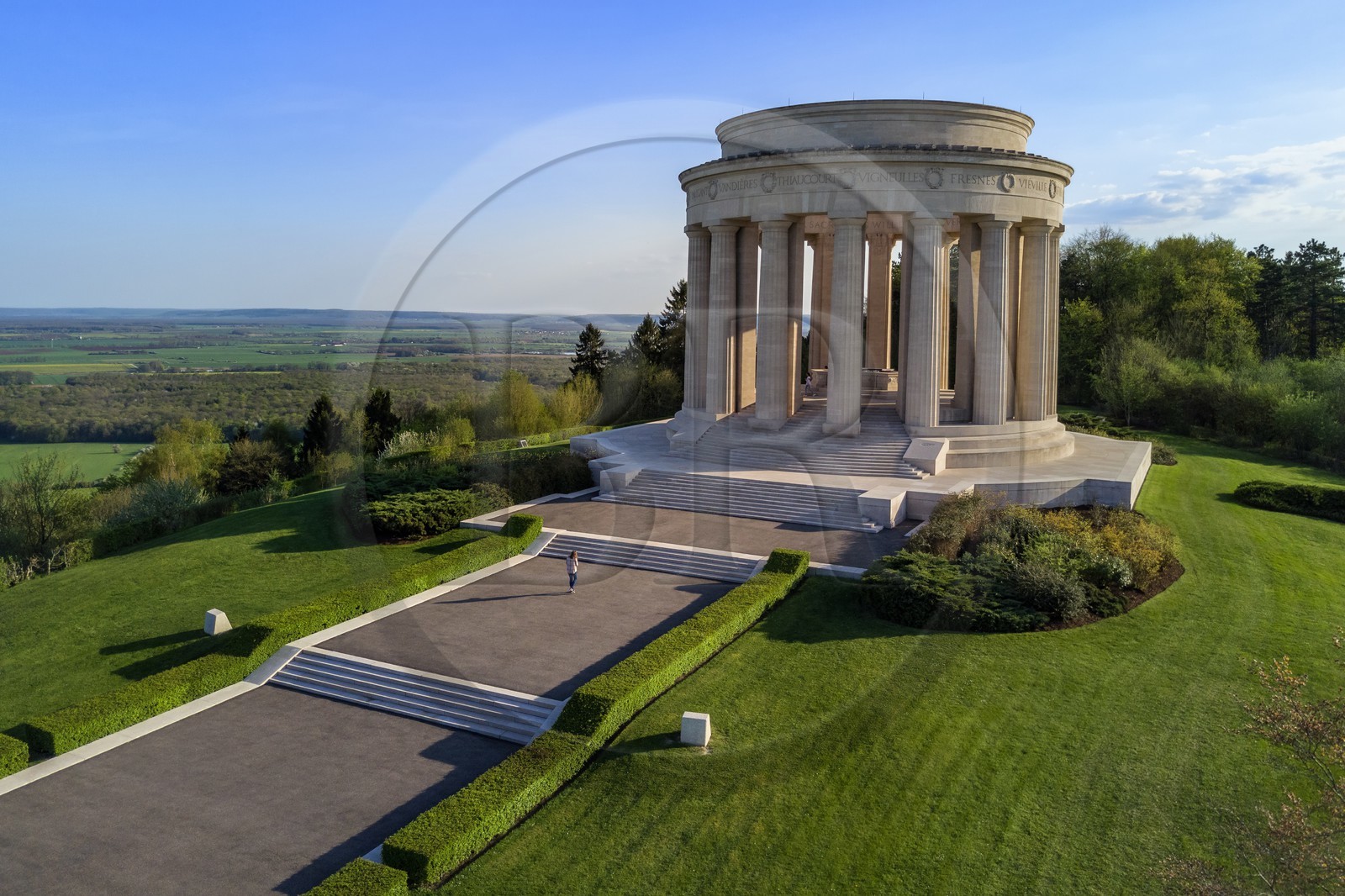 France, Meuse (55), Parc régional de Lorraine, Cotes de Meuse, monument américain de la Butte de Montsec commémorant les offensives menées par l'armée américaine sur le saillant de Saint-Mihiel lors de la Première Guerre mondiale (vue aérienne)
