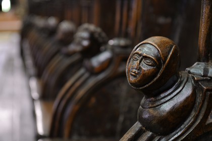 France, Ille-et-Vilaine (35), Baie du Mont-Saint-Michel, Dol-de-Bretagne, la cathédrale gothique Saint-Samson, de part et d'autre du chœur sont réparties 77 stalles datées du XIVème siècle sur deux rangs